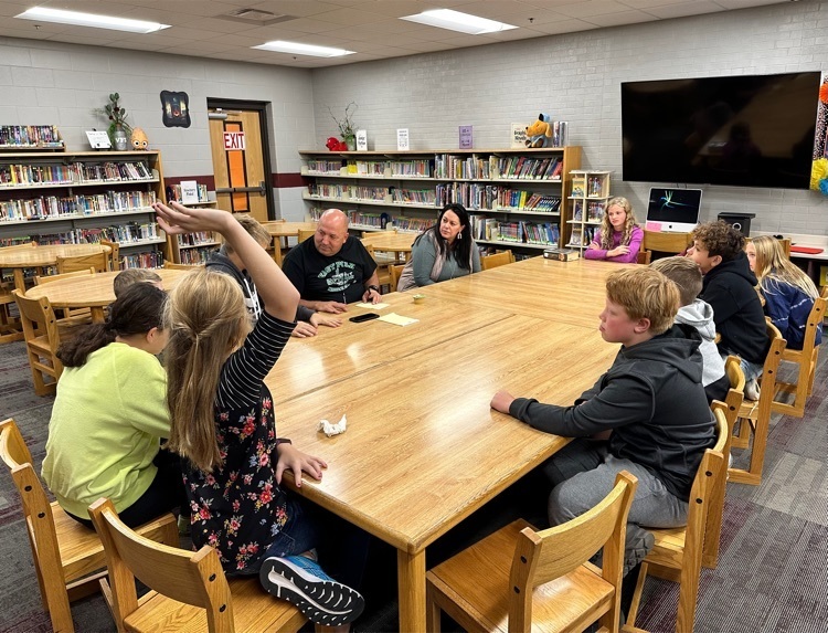 Supt. Selk meets with Student Leaders